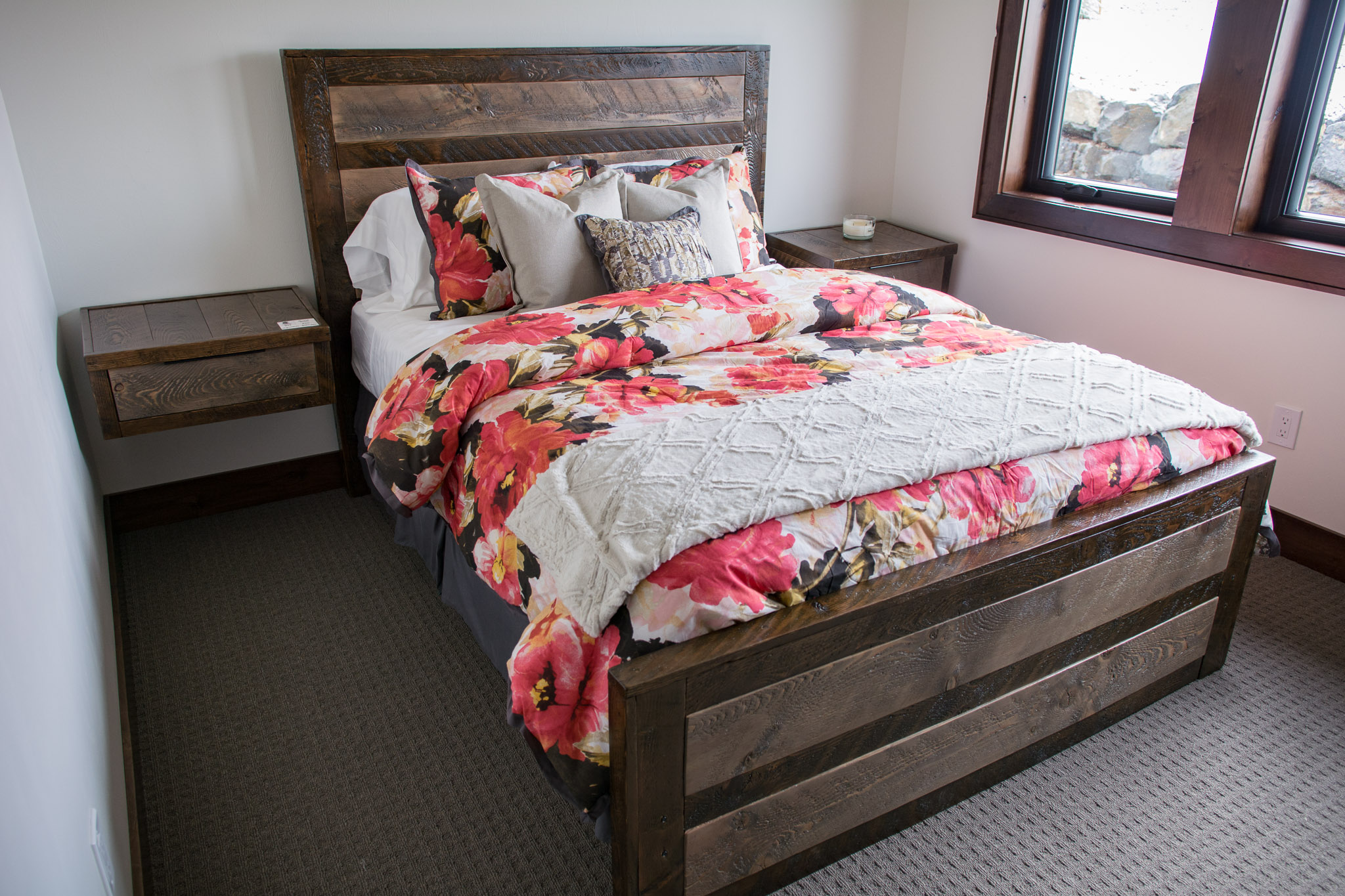 urban-rustic-wood-bed