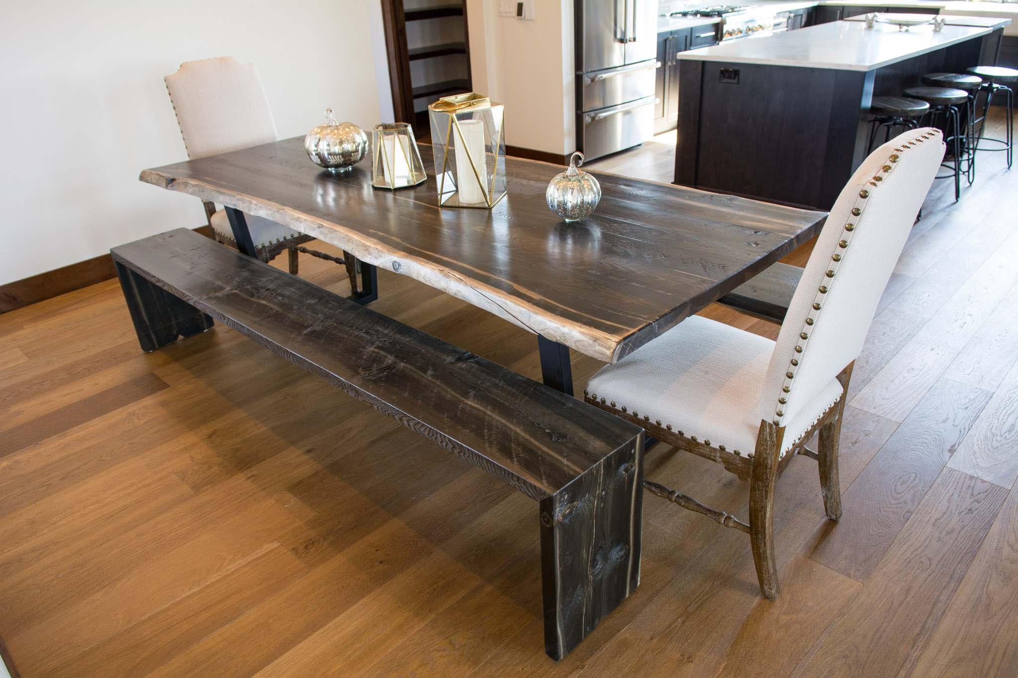 Live-edge-table-with-metal-legs-3