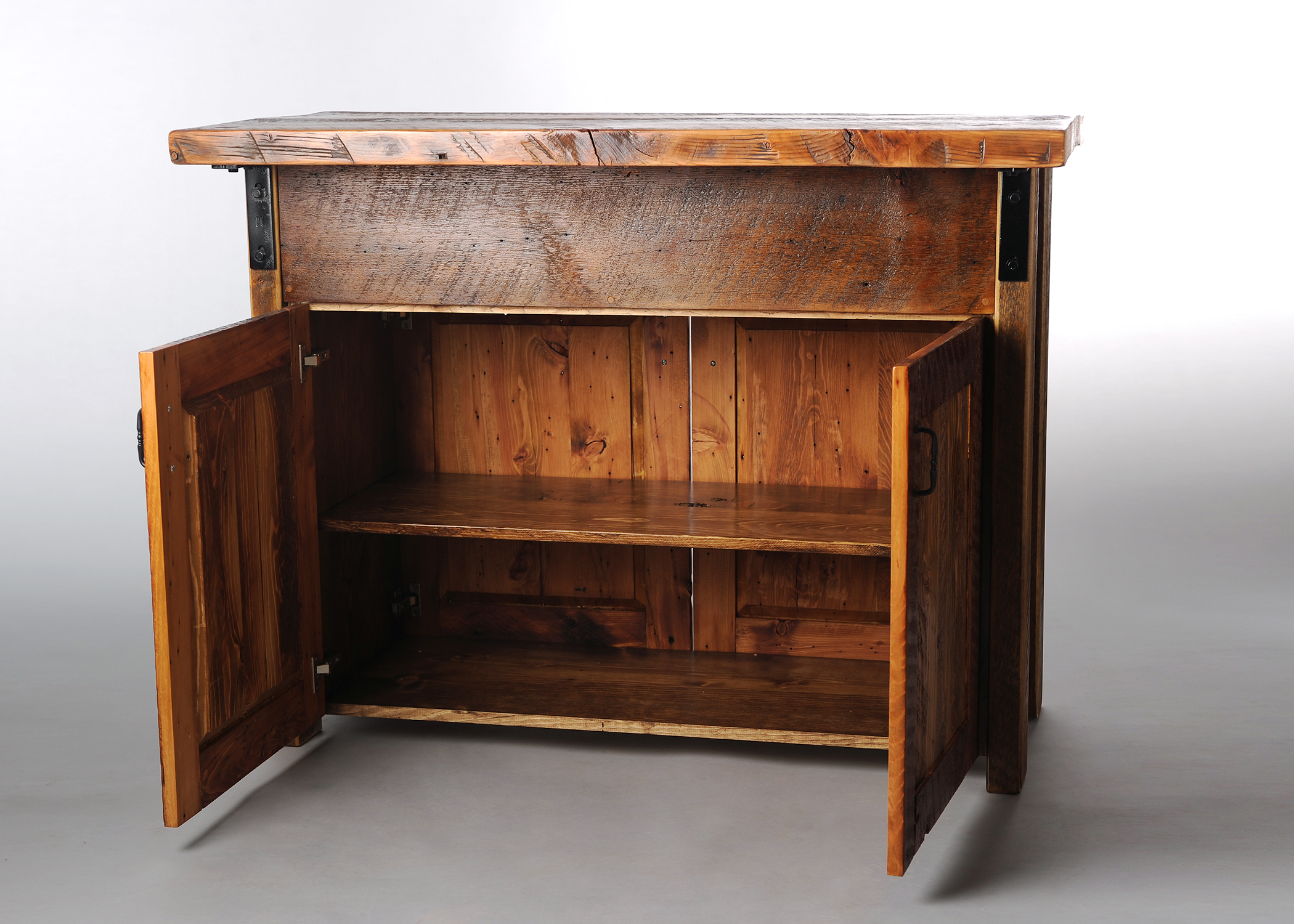 custom-island-kitchen-bw-1